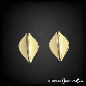 Vintage Pale Yellow Cream Enamel Leaf Clip On Earrings – Gold Tone Petite Design
